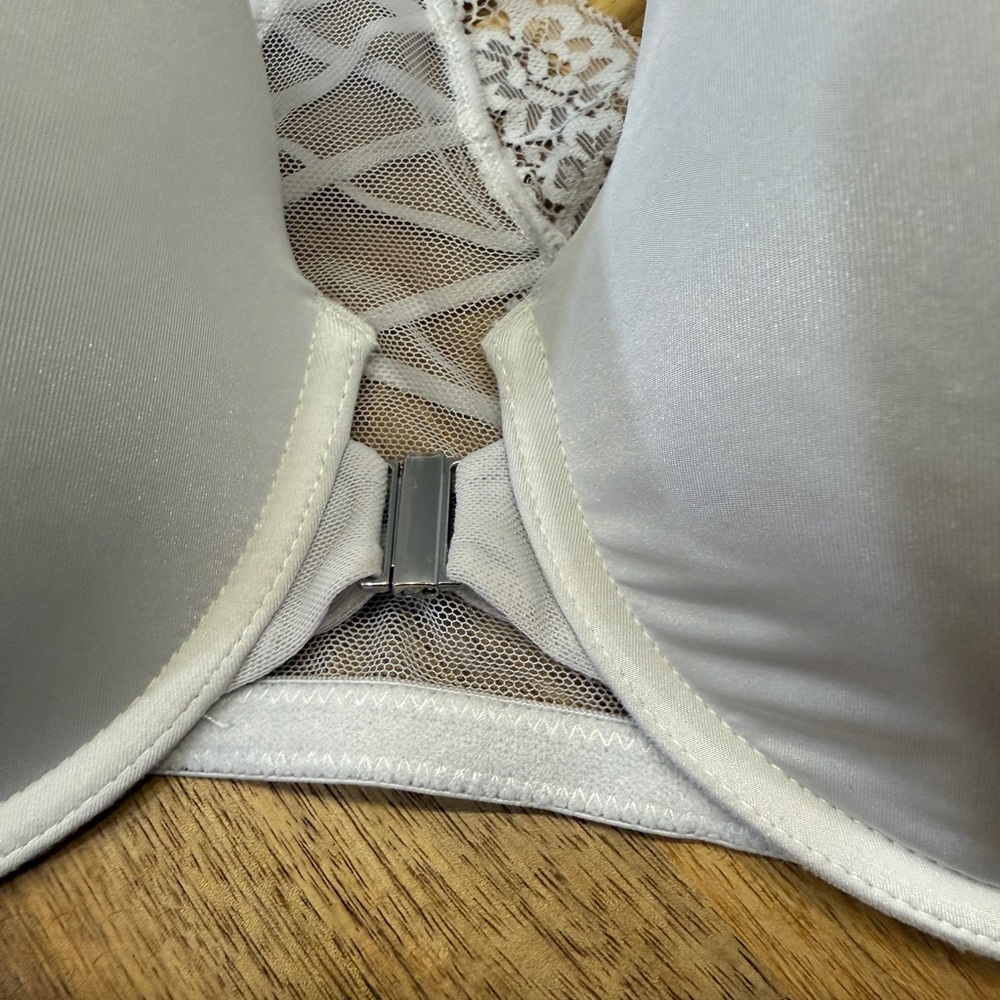 Adore Me Alara Contour Plus White Lace Accent Racerback Bra - Picture 3 of 4
